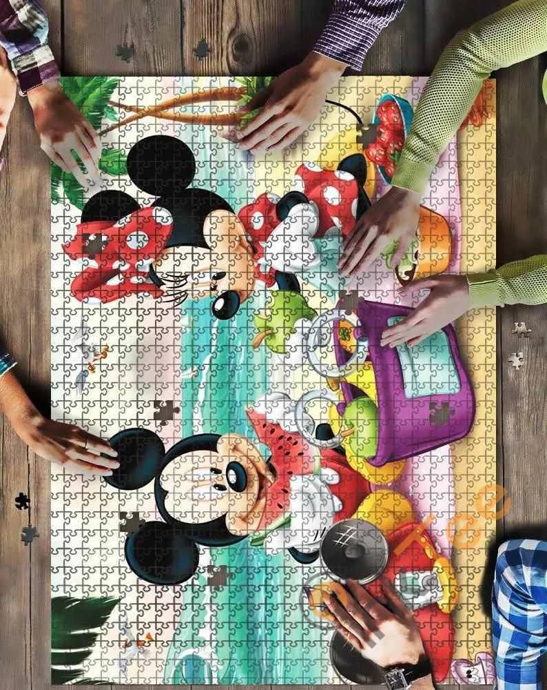 Mickey &Amp; Minnie On Beach Jigsaw Puzzle