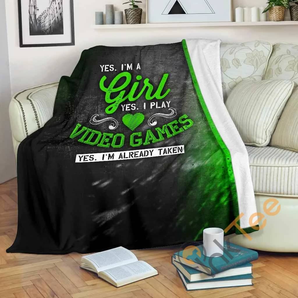 Yes I'M A Girl Yes I Play Video Games Premium Fleece Blanket