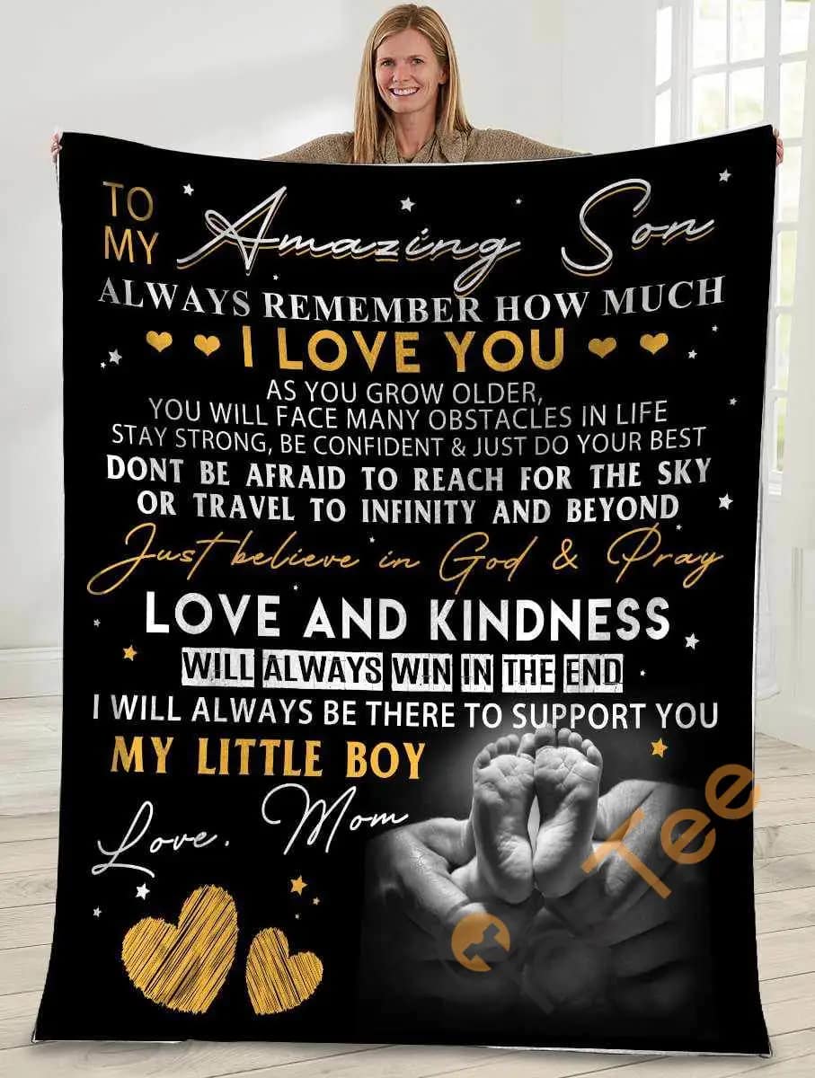 To My Amazing Son Always Remember How Much I Love You Mom Holding Son Feets Ultra Soft Cozy Plush Fleece Blanket