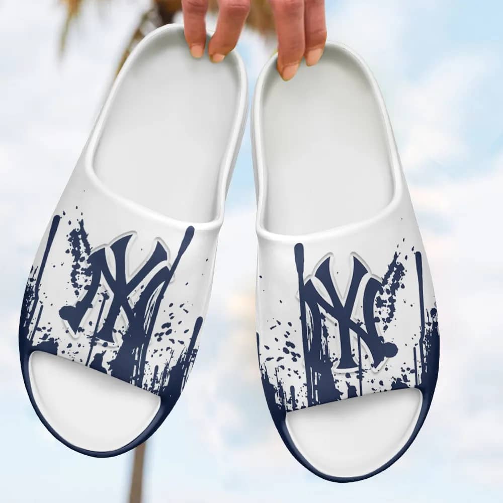 Inktee Store - New York Yankees Yeezy Slippers Shoes Image