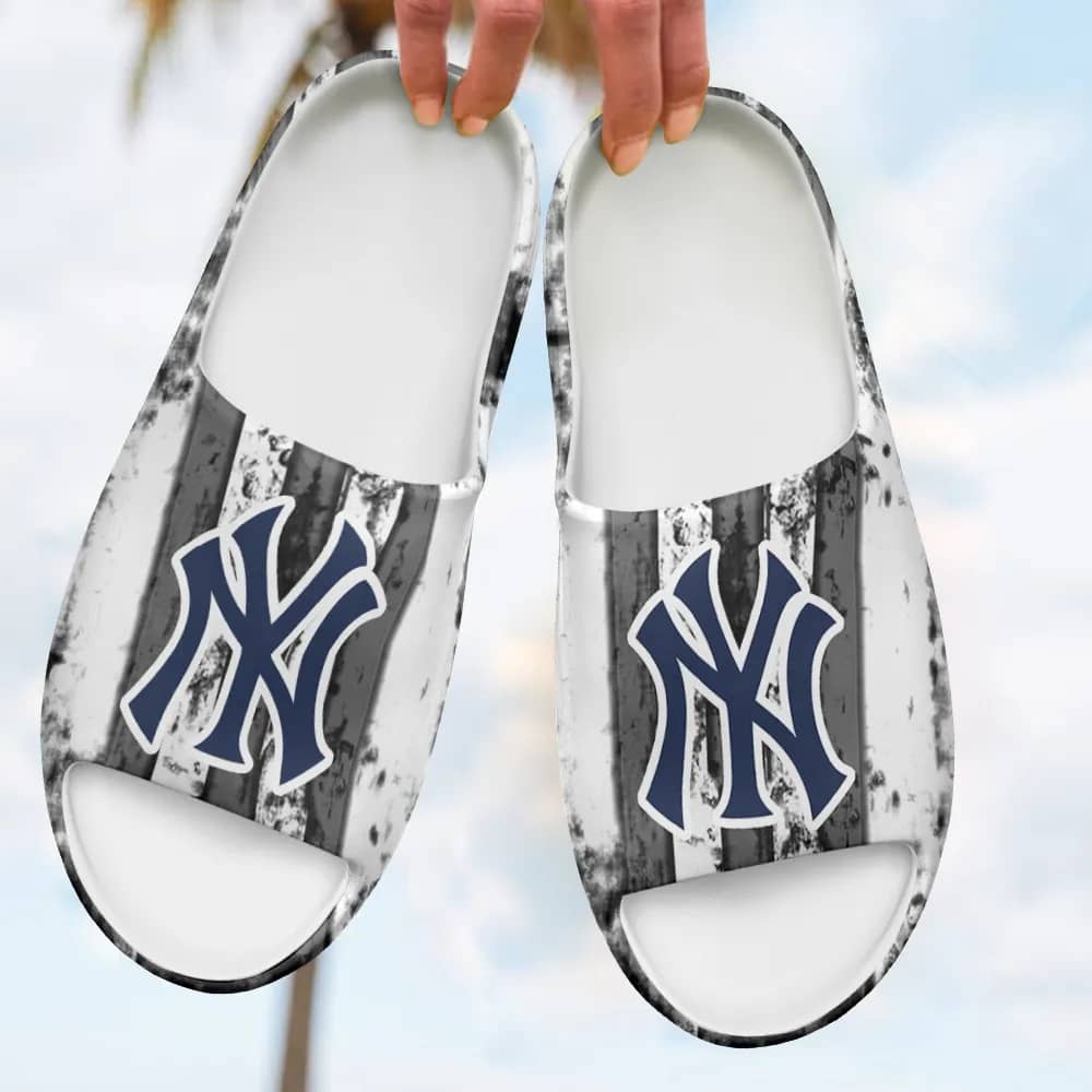 Inktee Store - New York Yankees Yeezy Slippers Shoes Image
