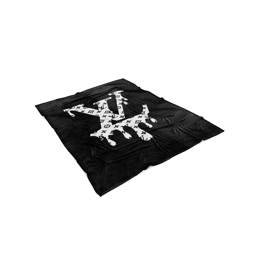 Inktee Store - Amazon Black And White Louis Vuitton Living Room Area No4003 Fleece Blanket Image